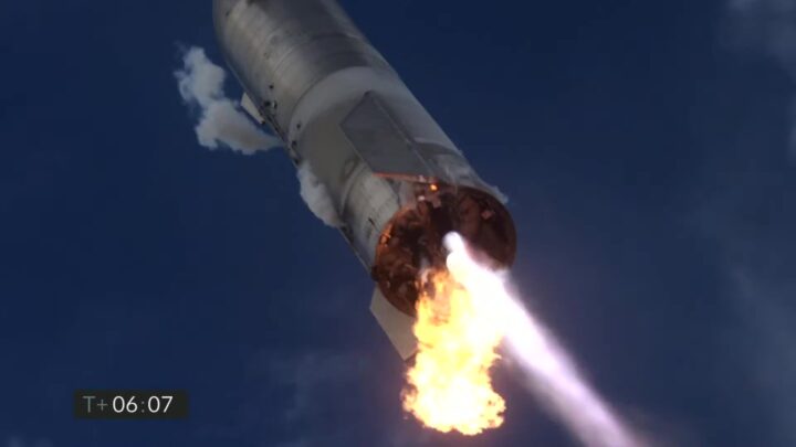 SpaceX Starship SN10 palący silnik