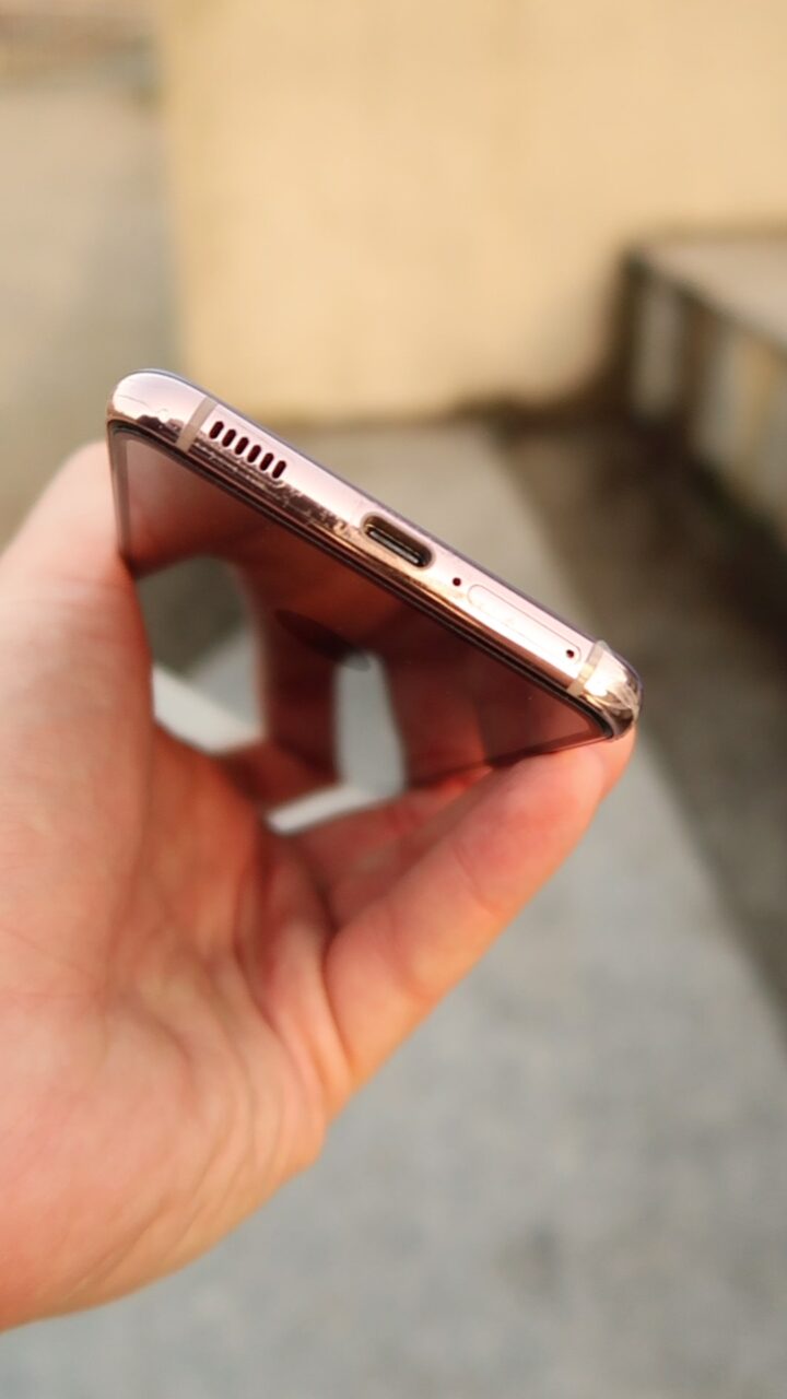 Samsung Galaxy S21 dół telefonu