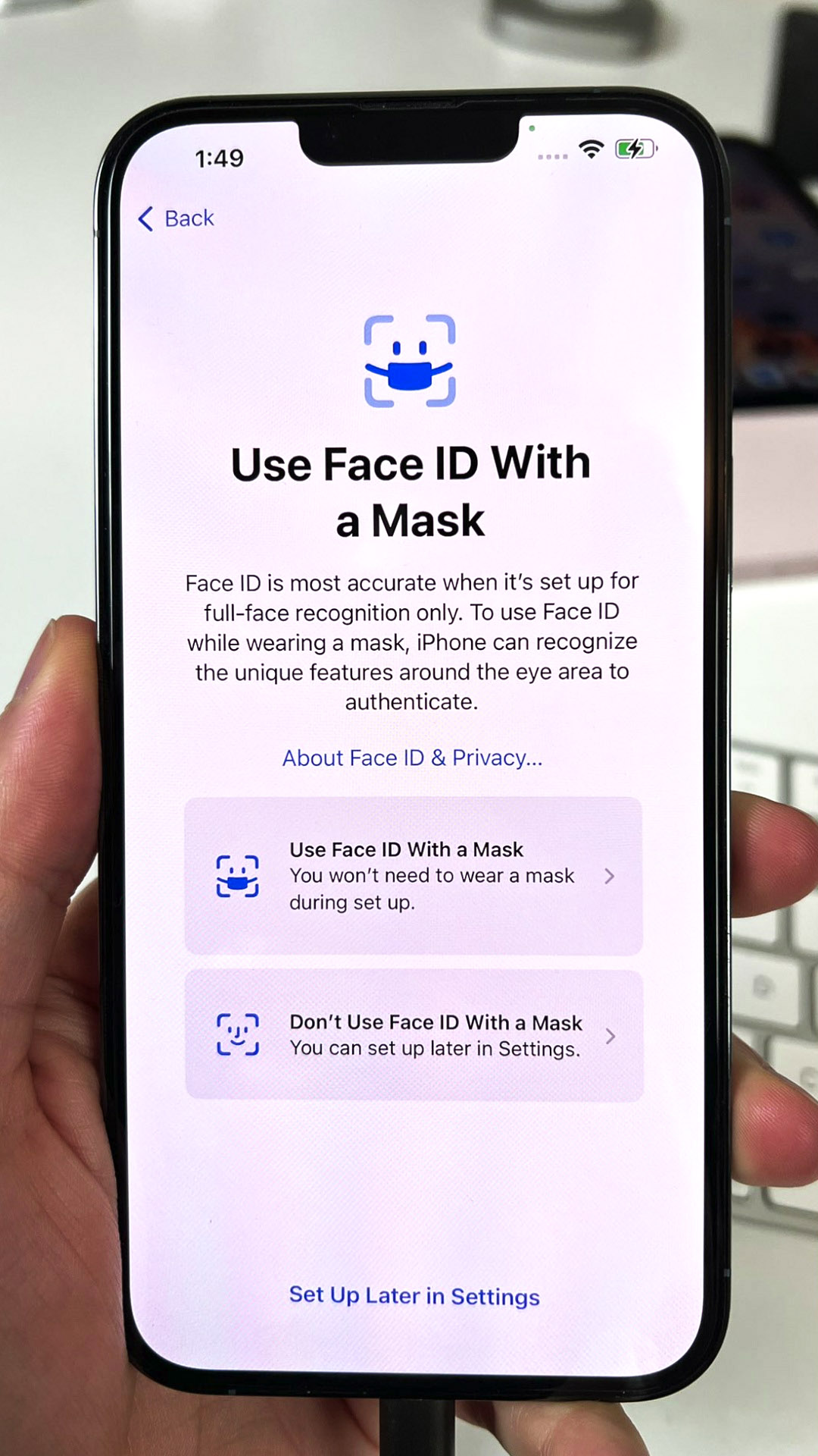 Odblokowywanie iPhone w maseczce Face ID