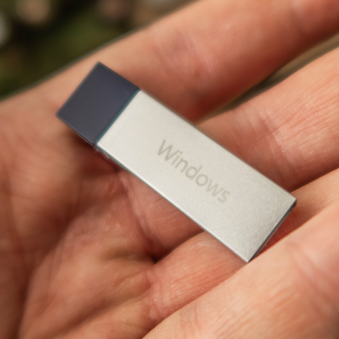oryginalny pen drive z Windows