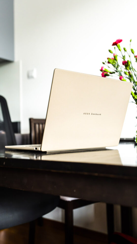 ASUS Zenbook A14 Snapdragon X2 Elite